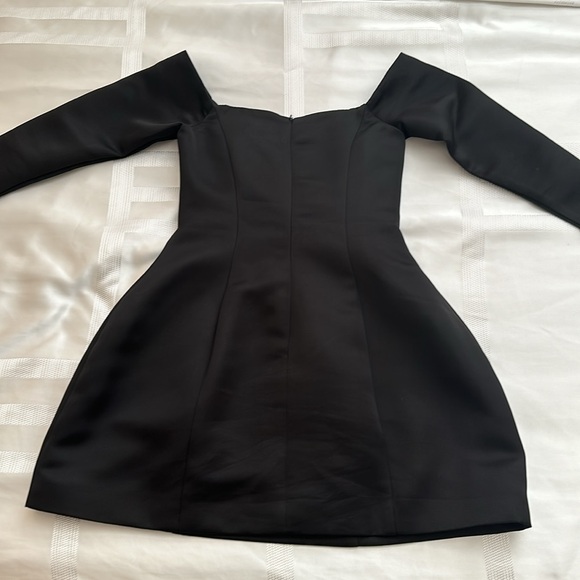 Elliatt Off the Shoulder Long sleeve Cocktail Mini Dress - Picture 4 of 4